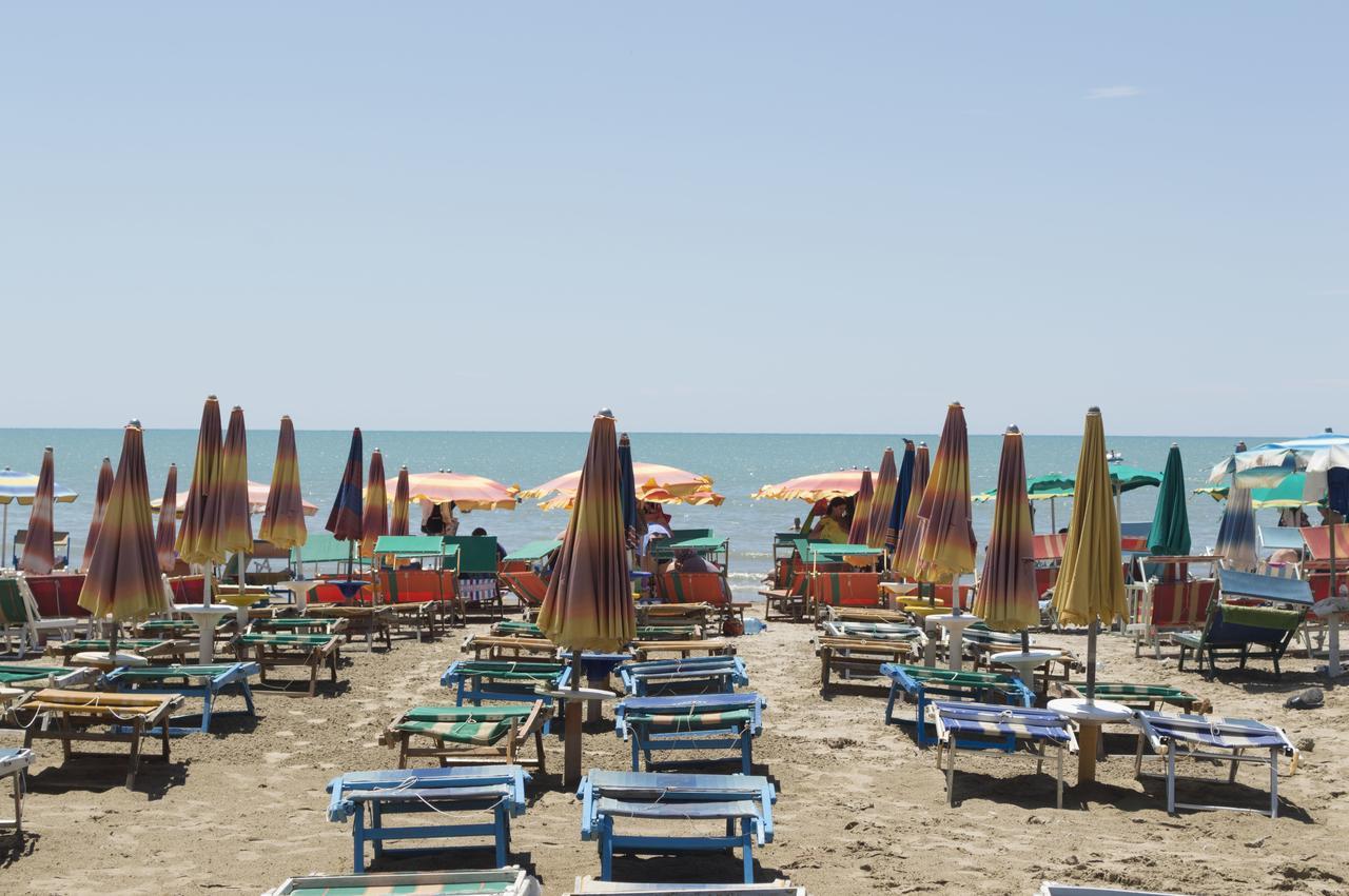 Hotel Riviera Durres Bagian luar foto
